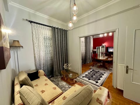 TV and multimedia, Seating area, Dining area