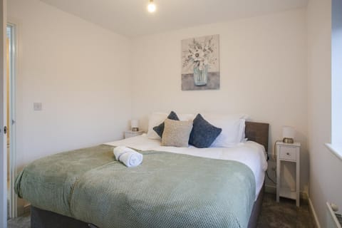 Cosy 2-bed home - For Company contractor and Leisure stays - NEC, Airport, HS2, Contractors, Resort World House in Metropolitan Borough of Solihull