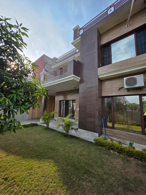 Property building, Natural landscape, Garden