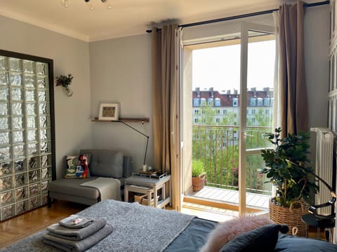 Bed, View (from property/room), Balcony/Terrace, Photo of the whole room, Seating area, Garden view