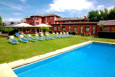 Swimming pool, Swimming pool