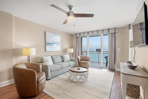 TV and multimedia, View (from property/room), Balcony/Terrace, Living room, Seating area, Sea view, furniture