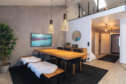 Photo of the whole room, Seating area