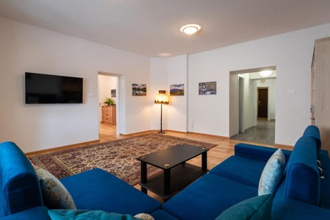 Communal lounge/ TV room, Communal lounge/ TV room, TV and multimedia, Living room, Evening entertainment