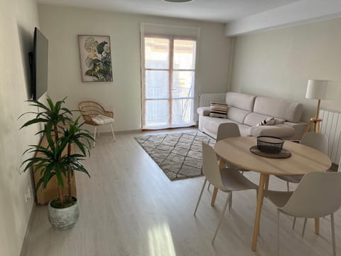 TV and multimedia, Living room, Dining area