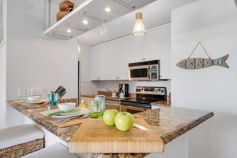 Kaanapali Shores 725 · KS 725 2BD in BeachFront Resort w Ocean V House in Kaanapali