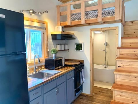 Sunshine Tiny Studio and Loft Close to Downtown House in San Luis Obispo