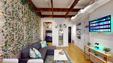 TV and multimedia, Living room, Seating area, Evening entertainment