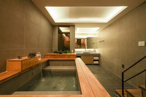 Hot Tub, Bath