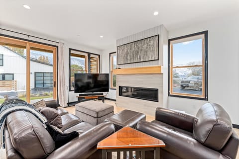 Ponderosa Court, Unit 2A House in Manson