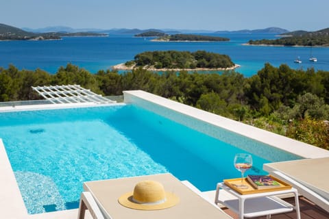 Balcony/Terrace, Sea view, Swimming pool