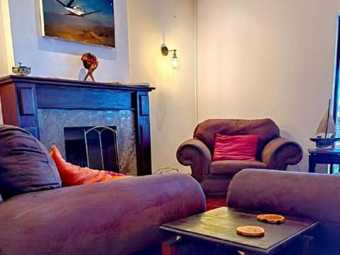 Living room, Lounge or bar, Internal: Not applicable to any particular room