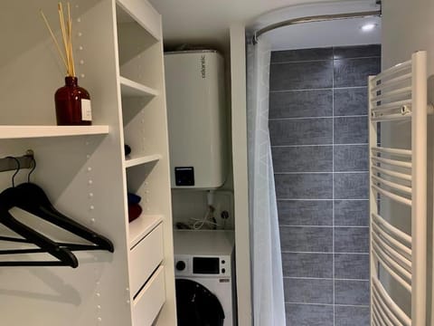 Shower, Bathroom, dryer