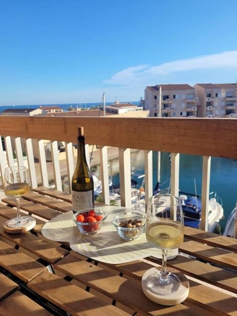 Patio, Day, Balcony/Terrace, Dining area, Sea view