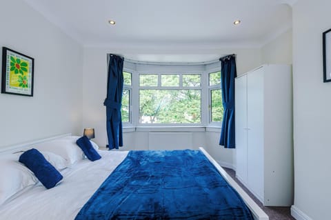 Bed, Bedroom, wardrobe