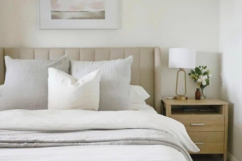 Bedroom, air conditioner