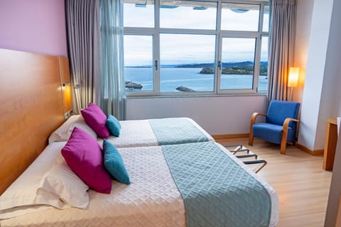 Bed, TV and multimedia, Bedroom, Sea view