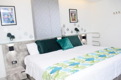 Bed, Photo of the whole room, Bedroom, air conditioner