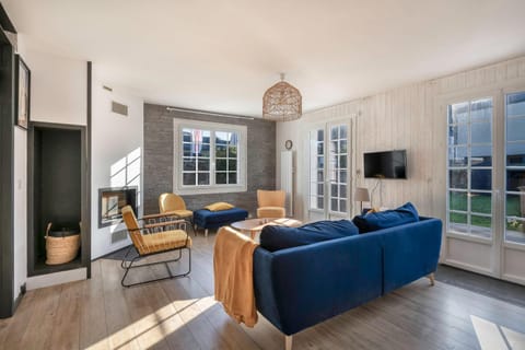 Communal lounge/ TV room, Living room