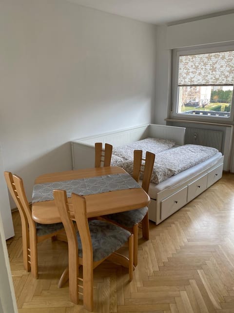 Bed, Living room, Photo of the whole room, Seating area, Dining area, Bedroom