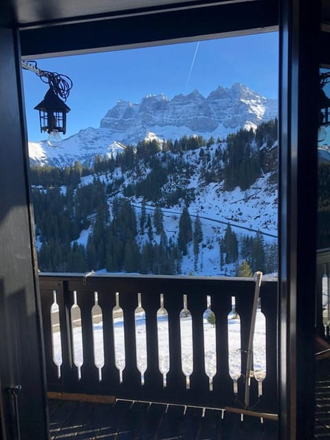 Balcony/Terrace, Mountain view