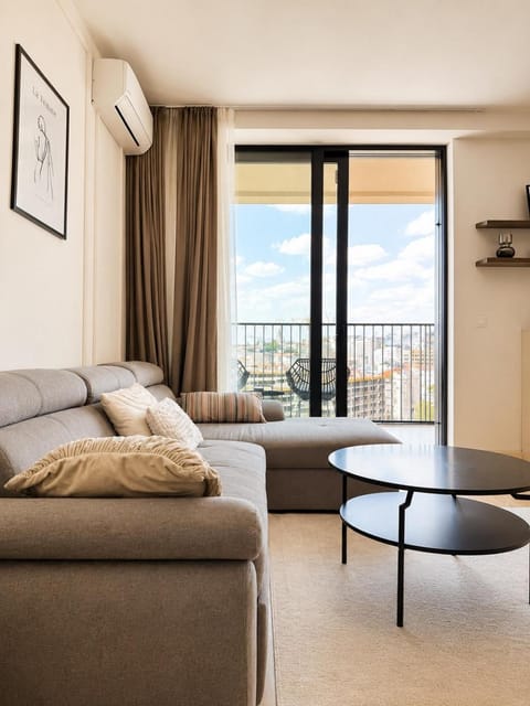 Bed, View (from property/room), Balcony/Terrace, Living room, Seating area, air conditioner