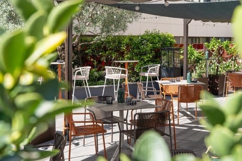 Patio, Restaurant/places to eat, Balcony/Terrace