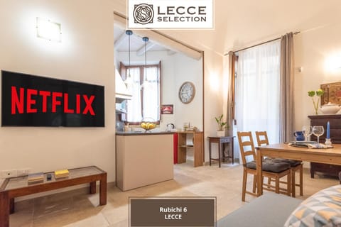Property logo or sign, TV and multimedia, Kitchen or kitchenette, Living room, Seating area, Dining area, Logo/Certificate/Sign, Text overlay, Certificate/Award