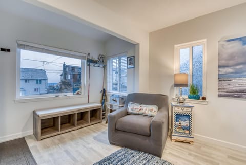 Charlies Lookout House in Lincoln City