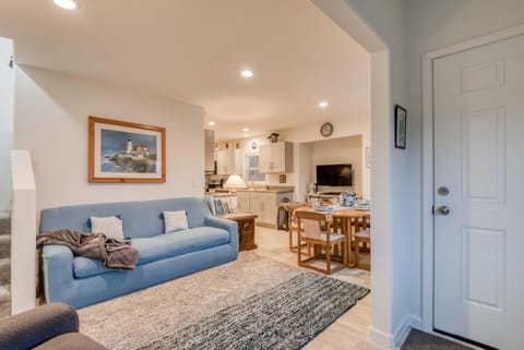 Charlies Lookout House in Lincoln City