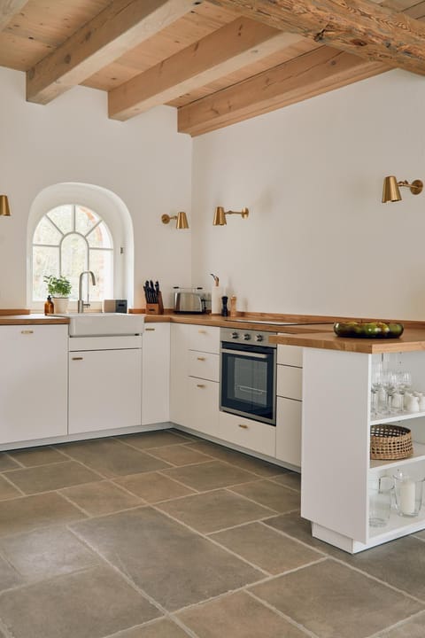 Kitchen or kitchenette, dishwasher, pet friendly, stove