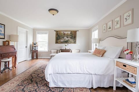 Bed, Photo of the whole room