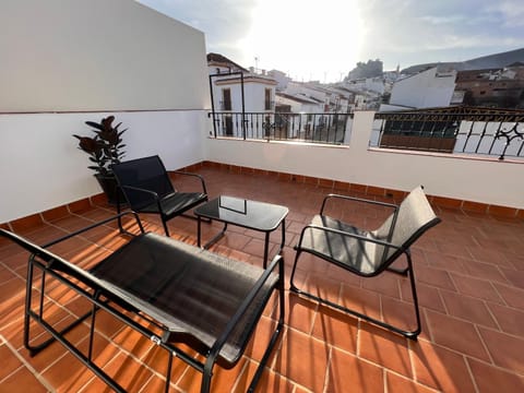 Patio, Natural landscape, View (from property/room), Balcony/Terrace, Seating area, Mountain view
