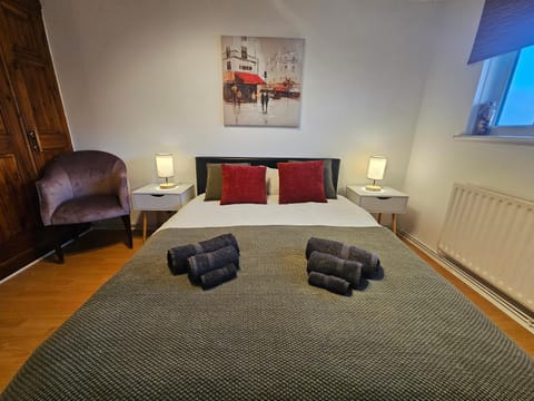 Bed, Photo of the whole room, Bedroom