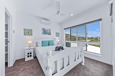 Bed, Bedroom, air conditioner