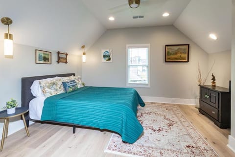 Heart of Brevard Hideaway - Walk/Bike to Downtown! House in Brevard