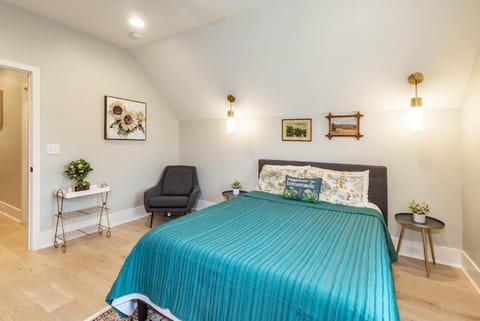 Heart of Brevard Hideaway - Walk/Bike to Downtown! House in Brevard