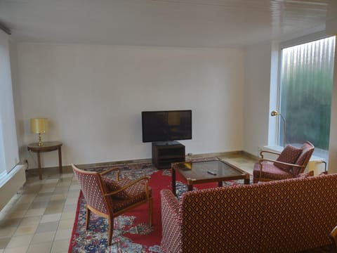 Communal lounge/ TV room, Living room