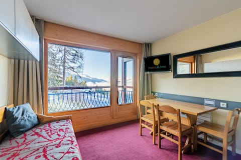 Bed, Bedroom, kitchen