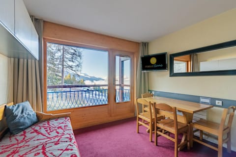 Bed, Bedroom, kitchen