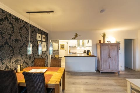 Kitchen or kitchenette, Living room, Seating area, Dining area
