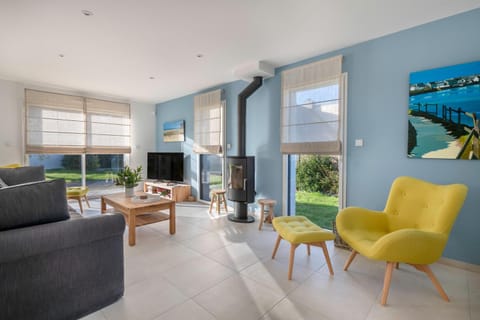Communal lounge/ TV room, Living room