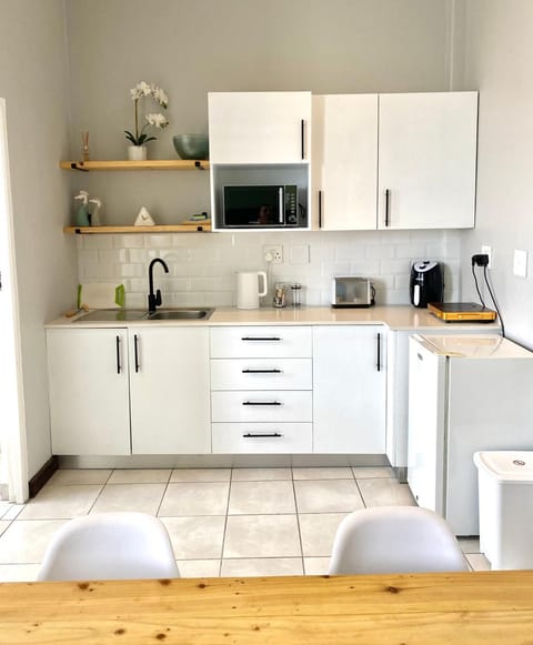 Beachside Studio Apartment on Surfers Corner Apartment in Cape Town