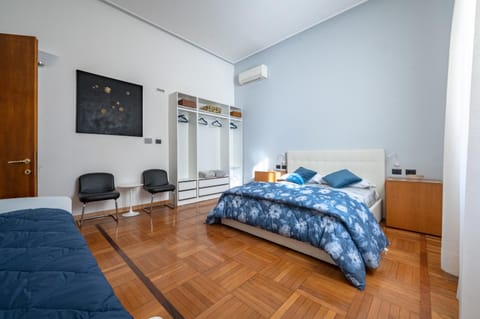 Photo of the whole room, air conditioner