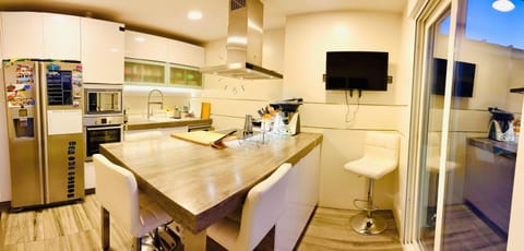 Kitchen or kitchenette, dishwasher, oven, pet friendly, stove, toaster