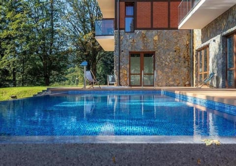 Property building, Day, Pool view, Swimming pool