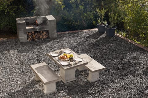 Natural landscape, BBQ facilities, Dining area