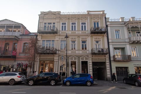 Property building, Neighbourhood