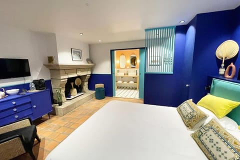 TV and multimedia, Photo of the whole room, Bedroom, hair dresser