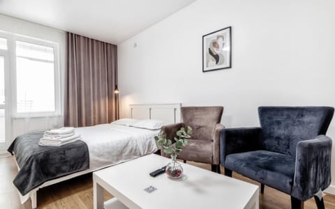 Bed, Seating area, Bedroom